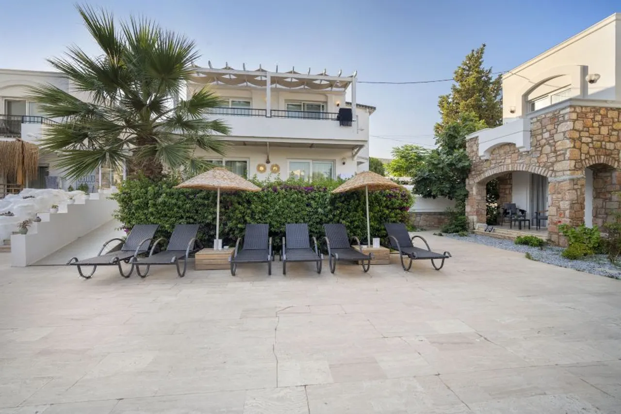 Costa Sariyaz Hotel Bodrum — rooms and atmosphere