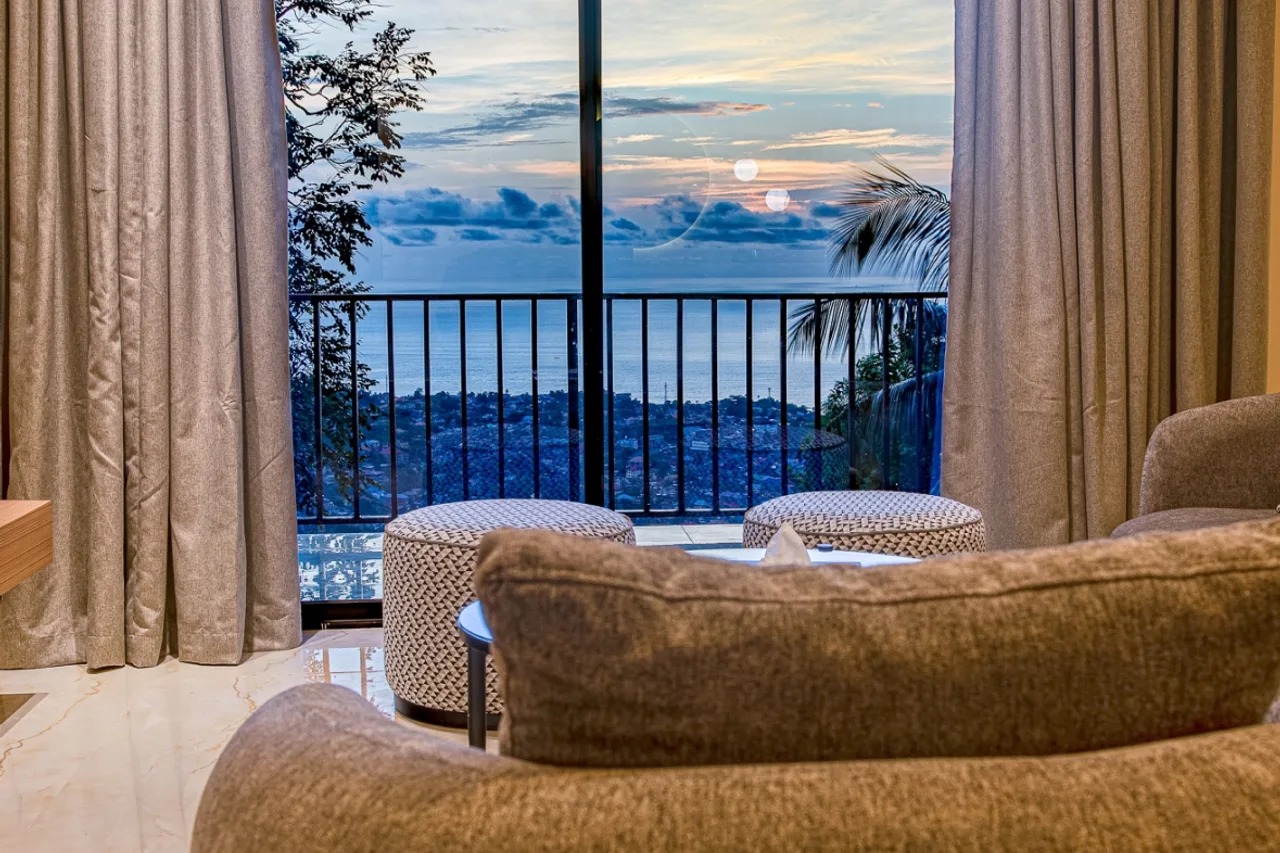 The Country Lodge Hotel — rooms and atmosphere