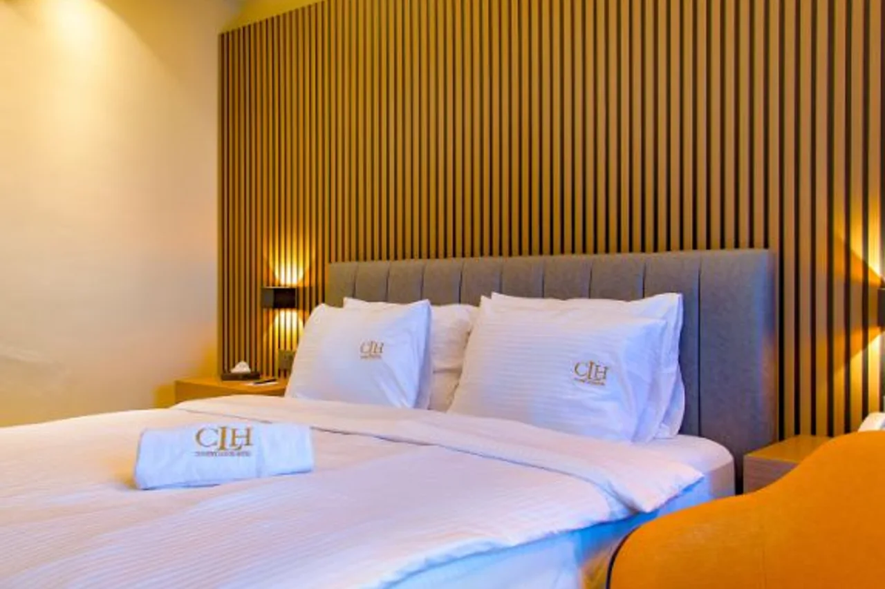 The Country Lodge Hotel — rooms and atmosphere