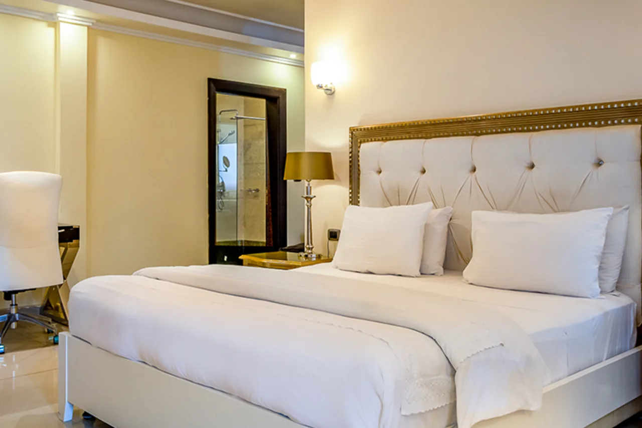 The Country Lodge Hotel — rooms and atmosphere