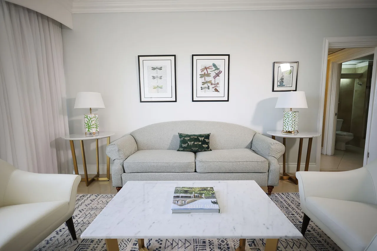 The Courtleigh Hotel &amp; Suites — rooms and atmosphere