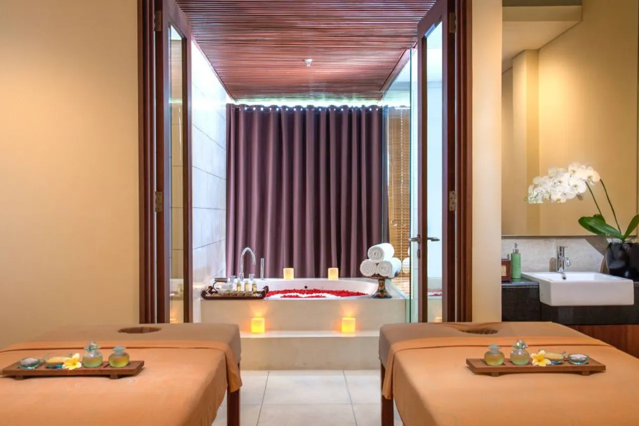 Courtyard by Marriott Bali Nusa Dua Resort — rooms and atmosphere