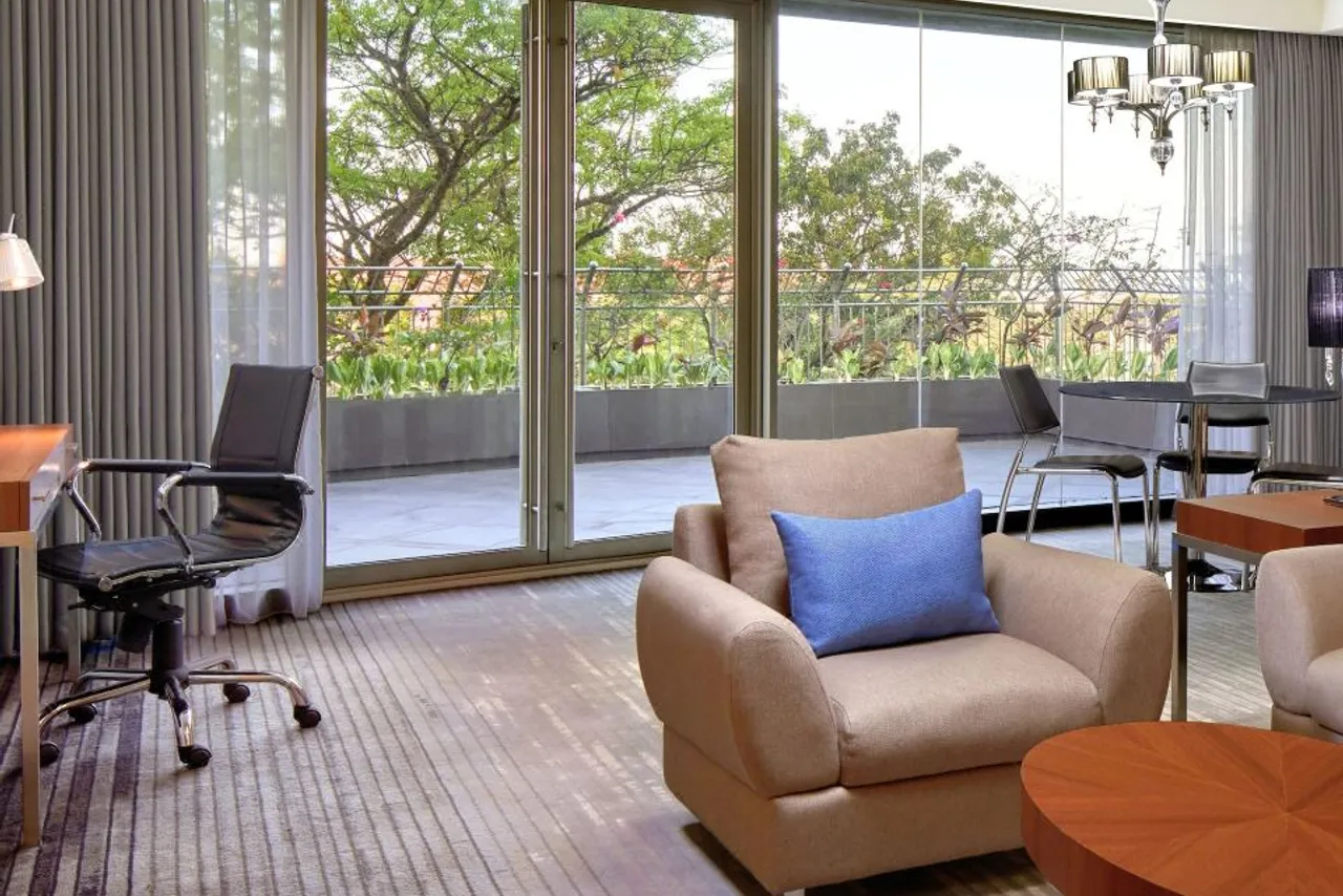 Courtyard by Marriott Bandung Dago — rooms and atmosphere