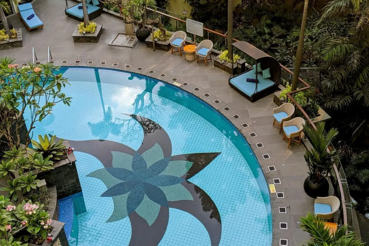 Courtyard by Marriott Bandung Dago — rooms and atmosphere