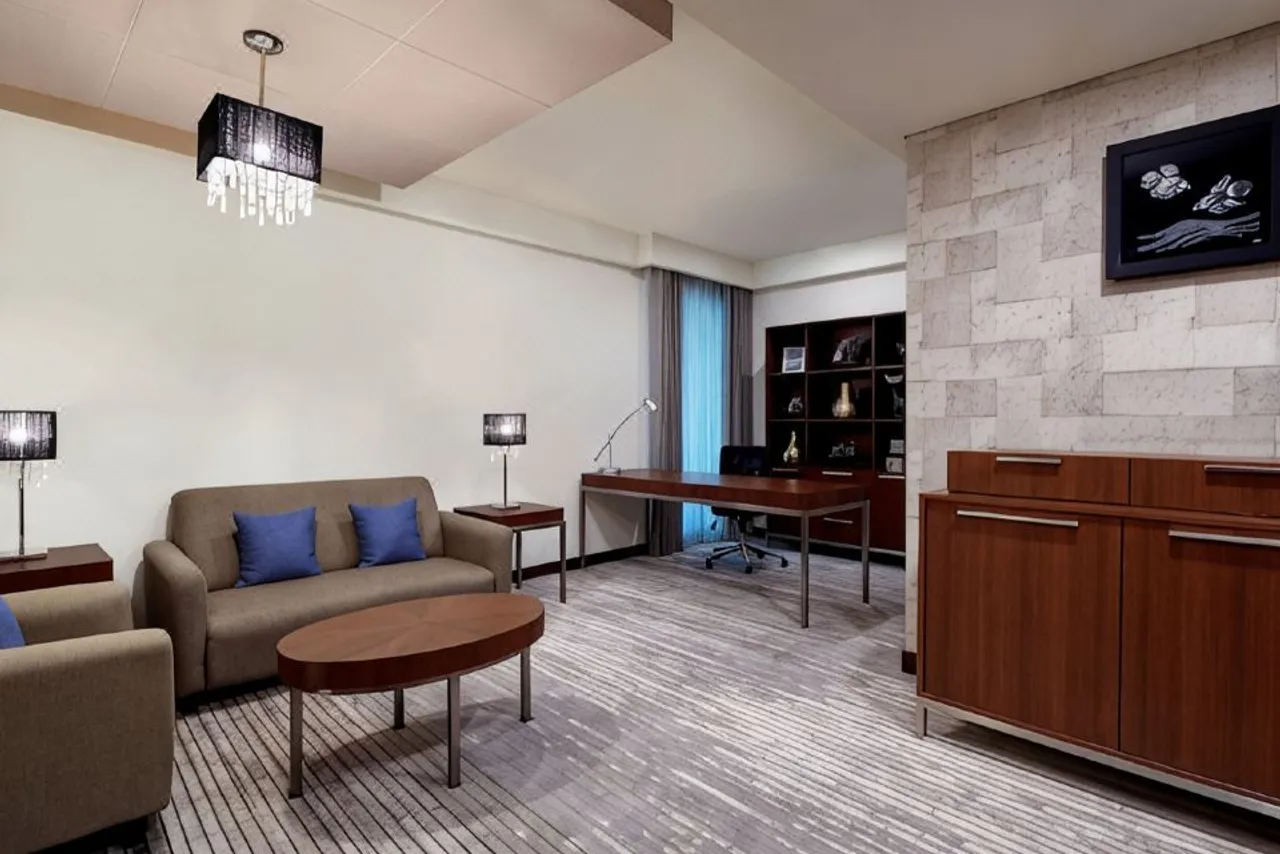 Courtyard by Marriott Bandung Dago — rooms and atmosphere