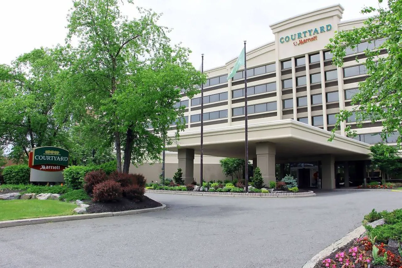 Courtyard by Marriott Lyndhurst Meadowlands — rooms and atmosphere