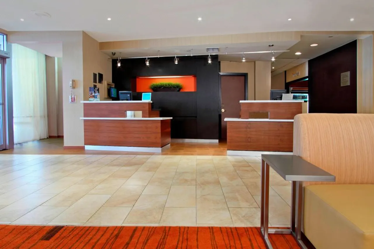Courtyard by Marriott Lyndhurst Meadowlands — rooms and atmosphere