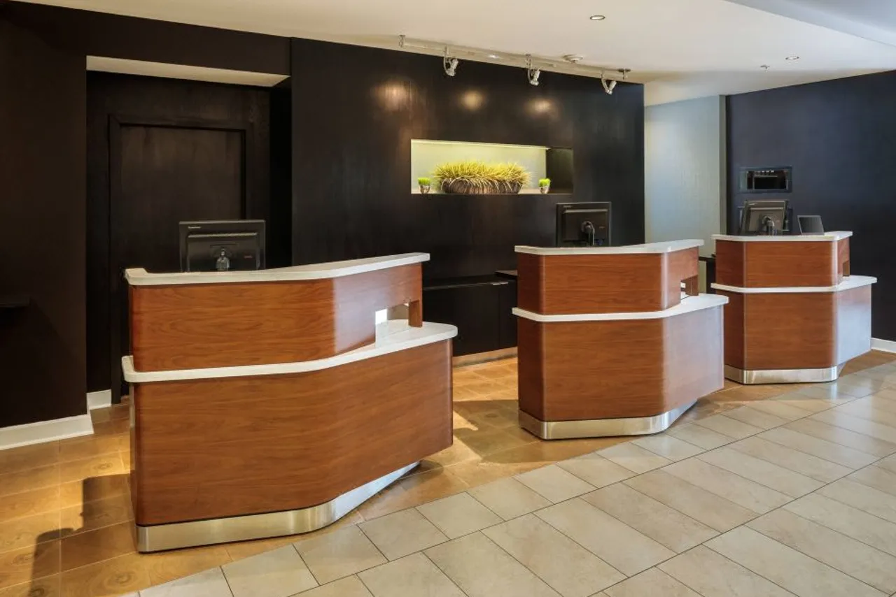Courtyard by Marriott Houston Medical Center/NRG Park — rooms and atmosphere