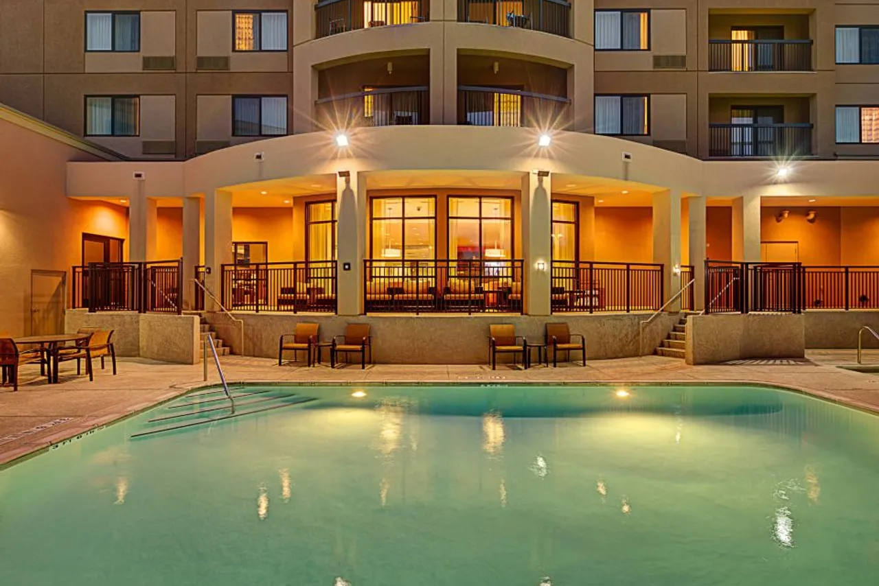 Courtyard by Marriott Houston Medical Center/NRG Park — rooms and atmosphere