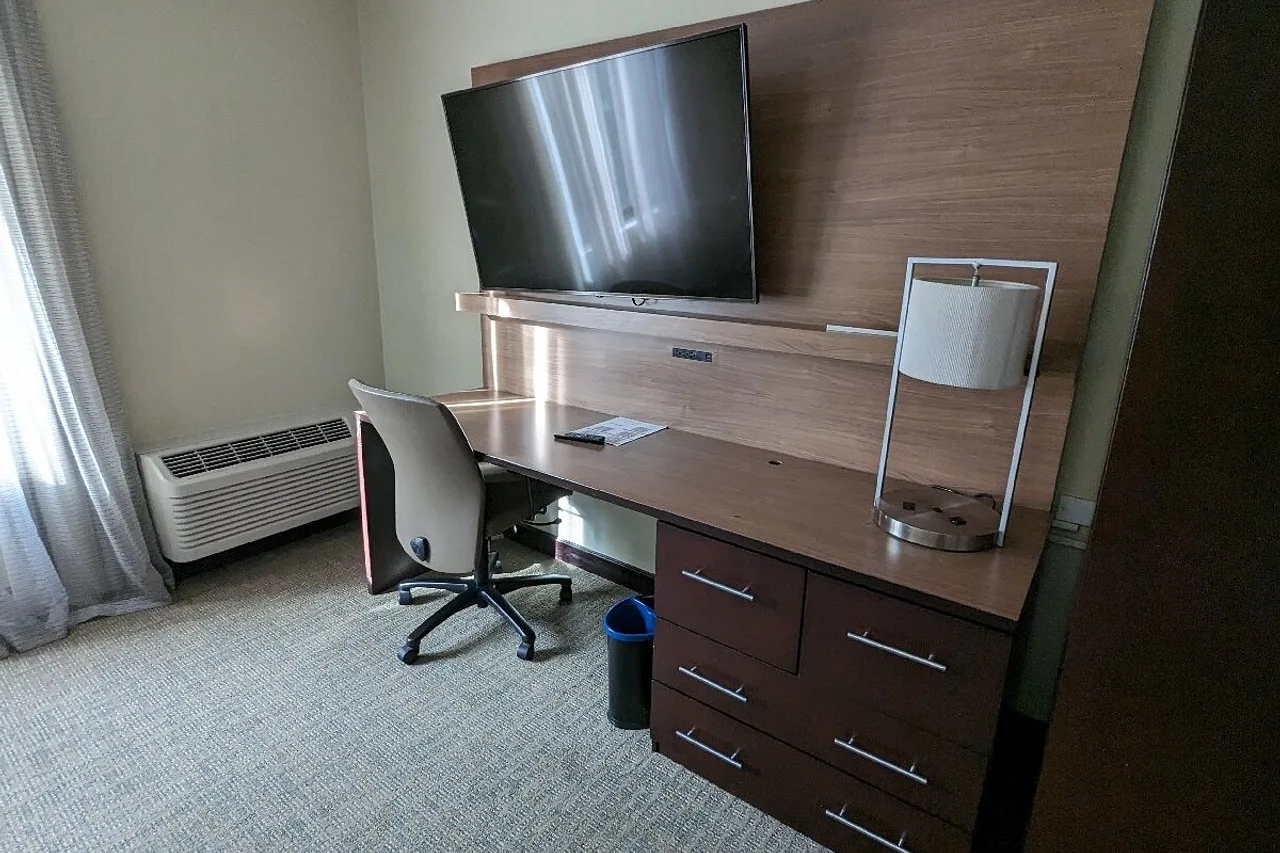 Courtyard by Marriott San Salvador — rooms and atmosphere
