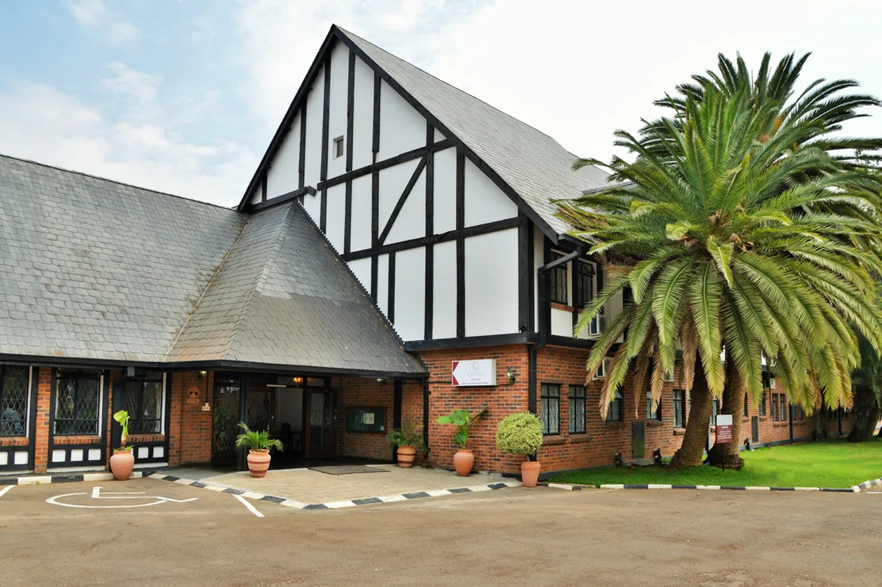 Cresta Churchill Hotel — บูลาวาโย