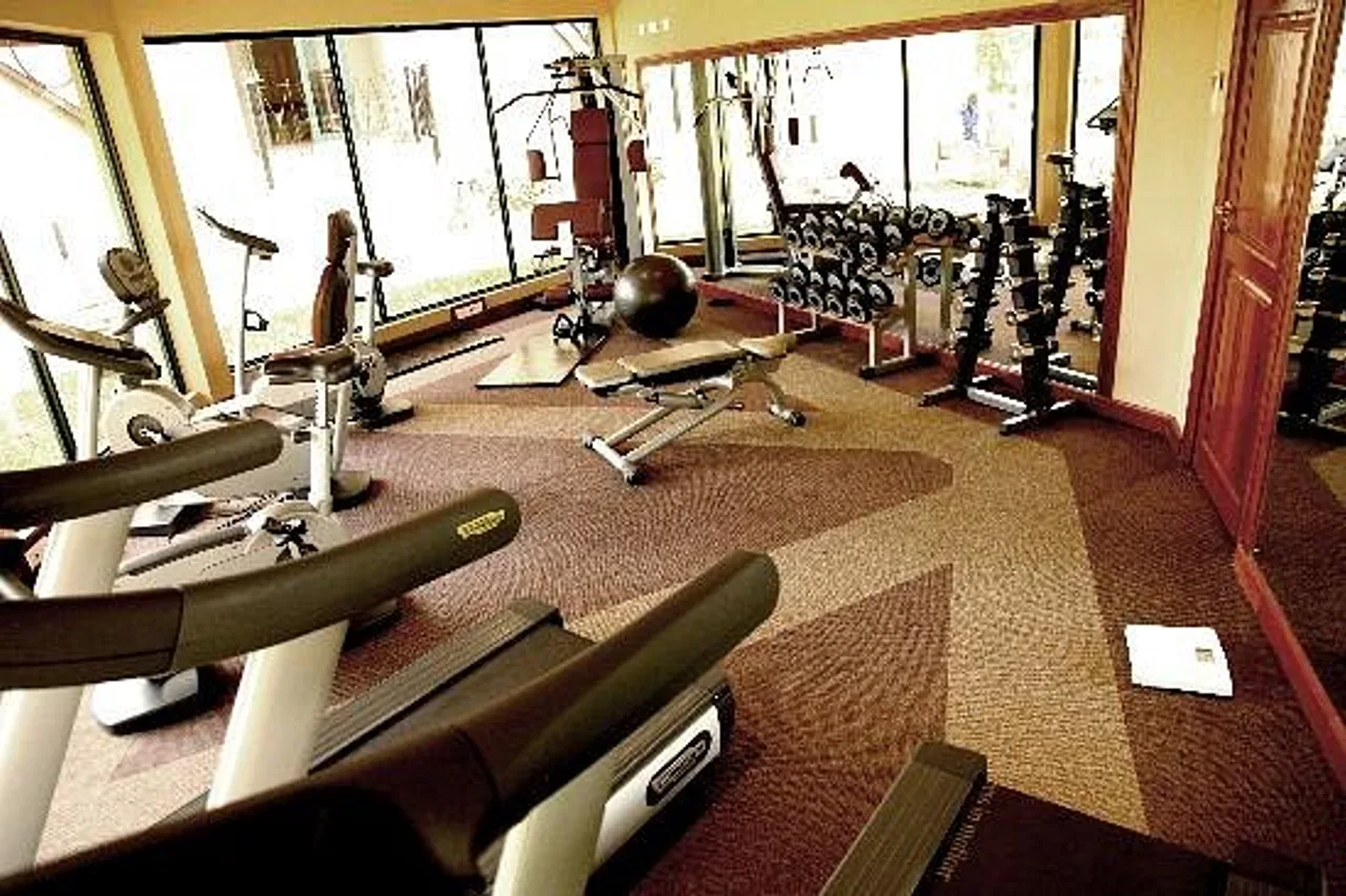 Cresta Golfview Hotel Lusaka — rooms and atmosphere