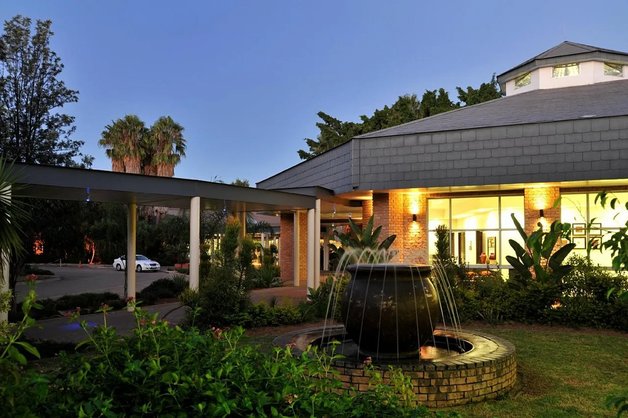 Cresta Lodge Gaborone — rooms and atmosphere