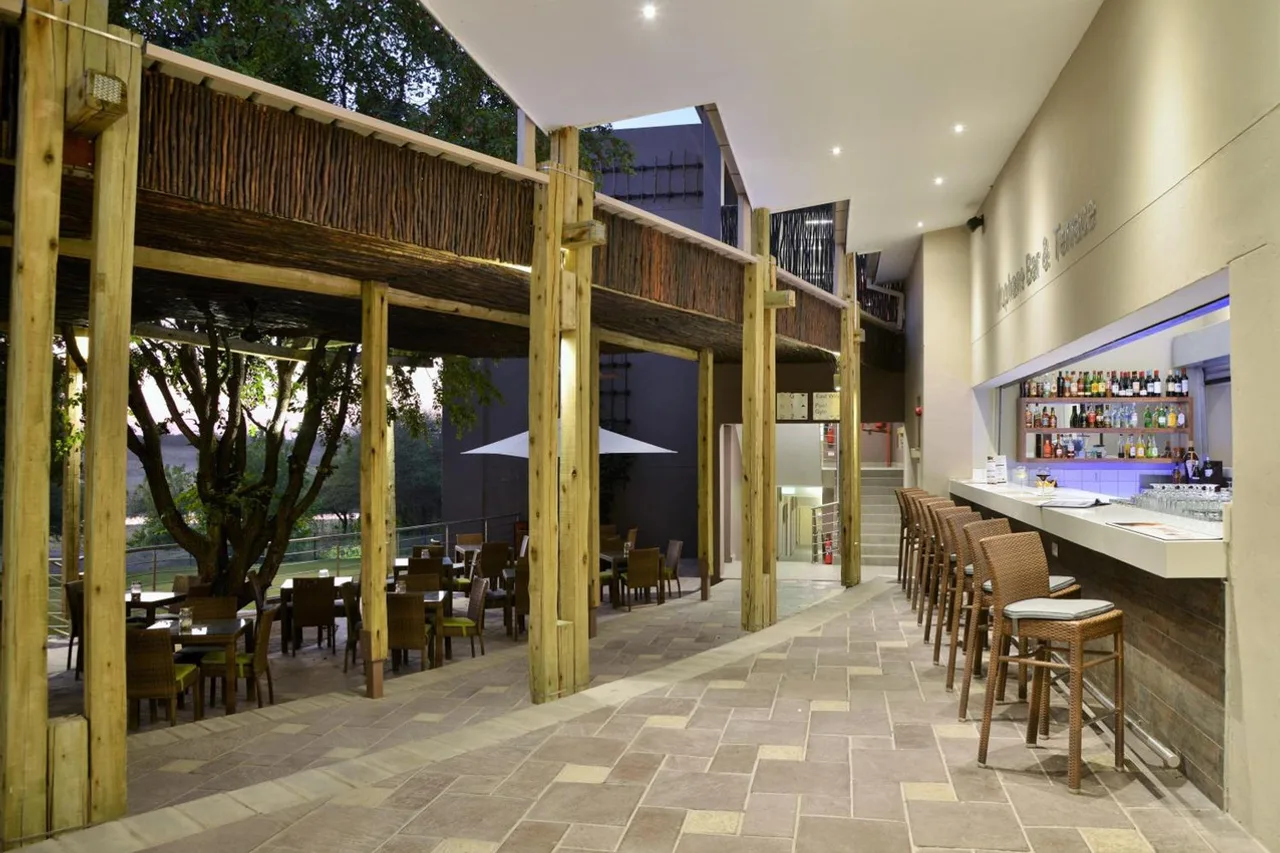 Cresta Maun Hotel — ภาพห้องพักและบรรยากาศ