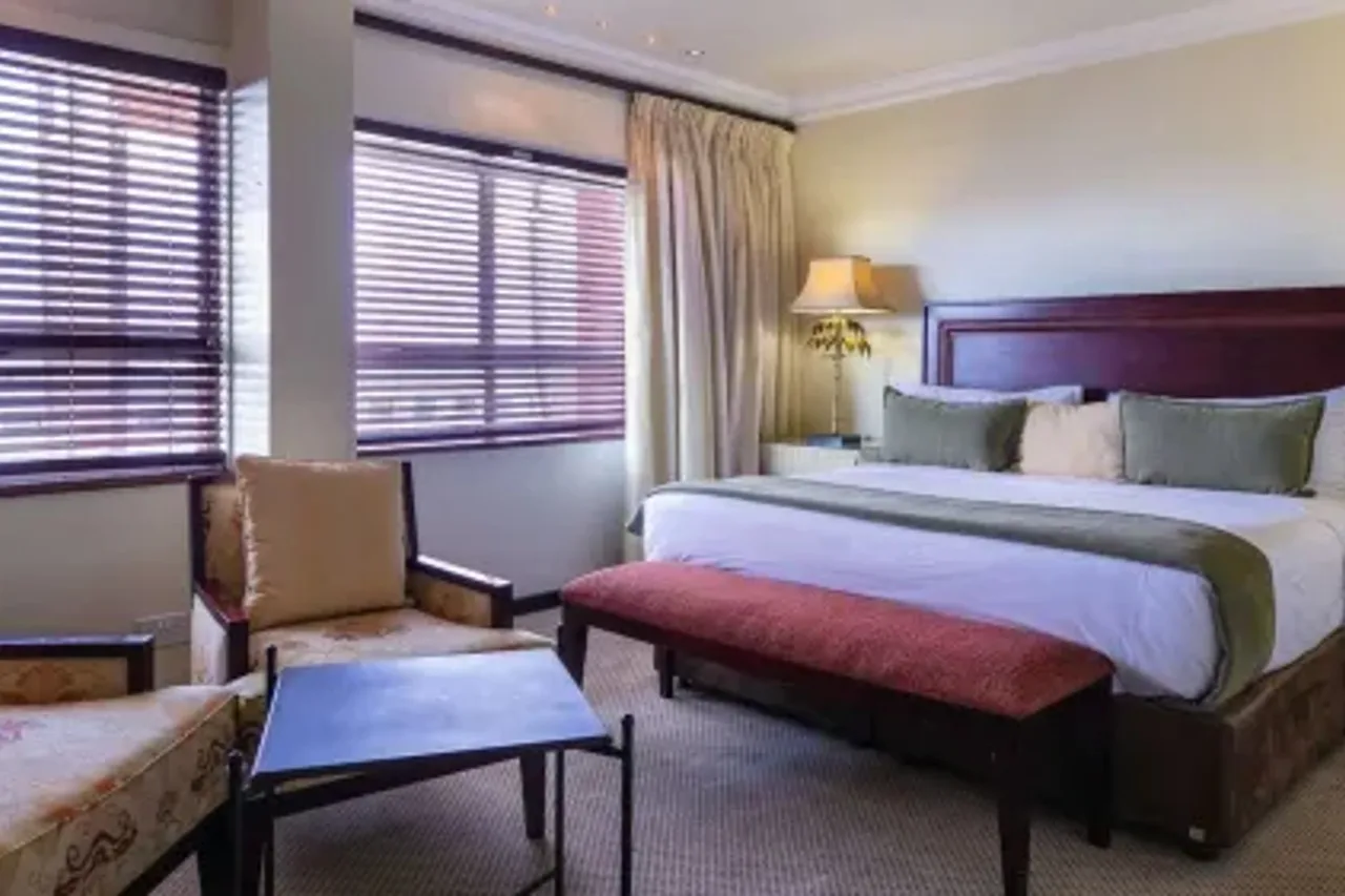 Cresta President Hotel — rooms and atmosphere