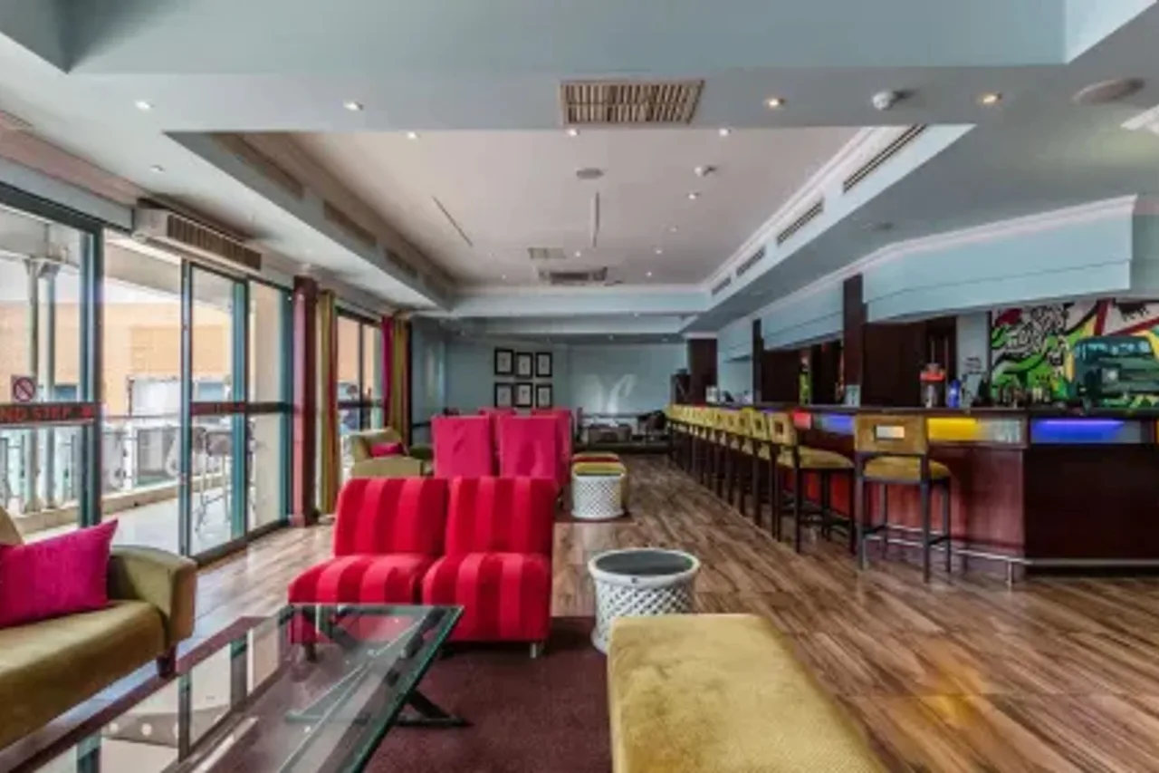 Cresta President Hotel — rooms and atmosphere