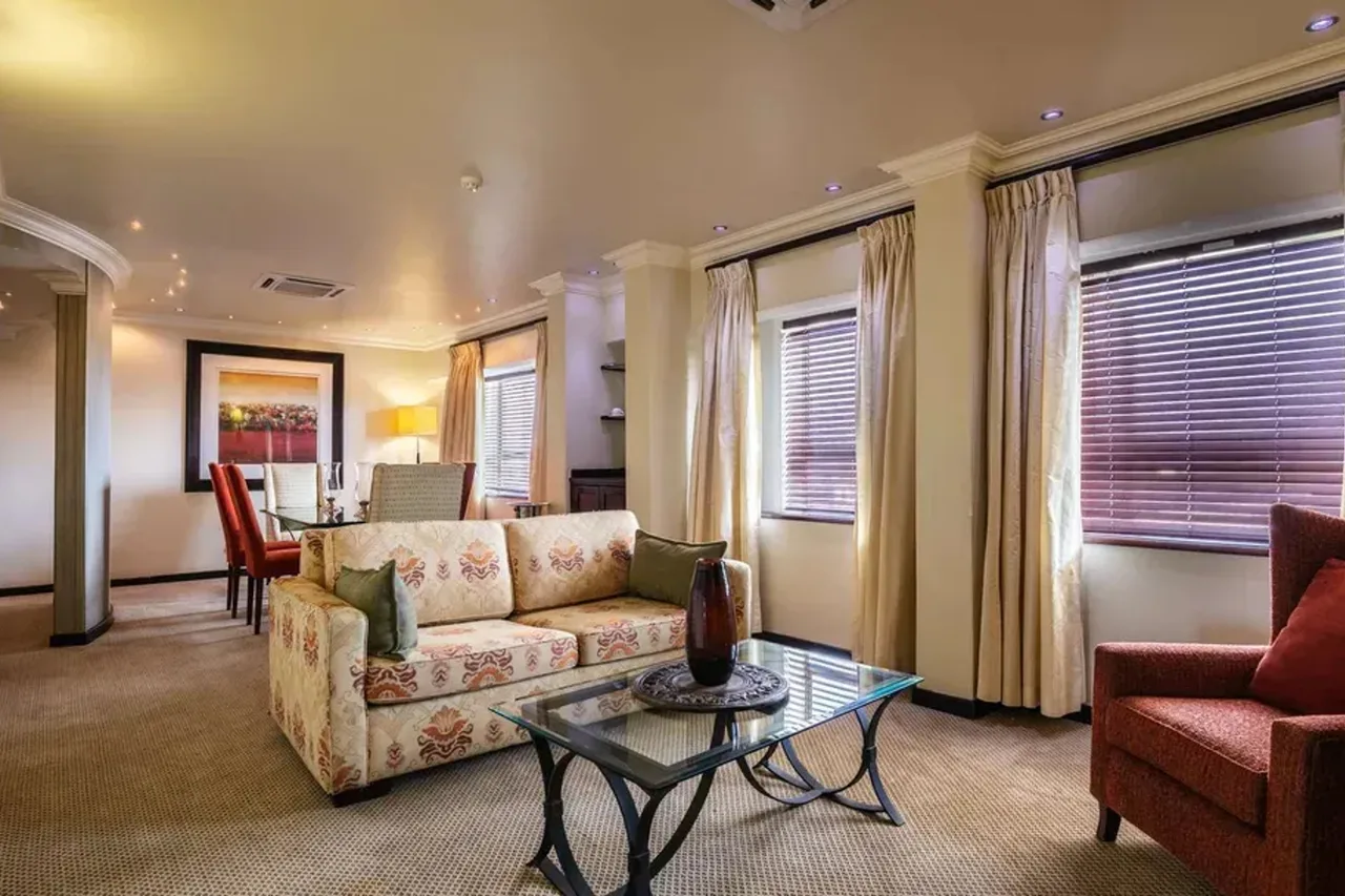 Cresta President Hotel — rooms and atmosphere