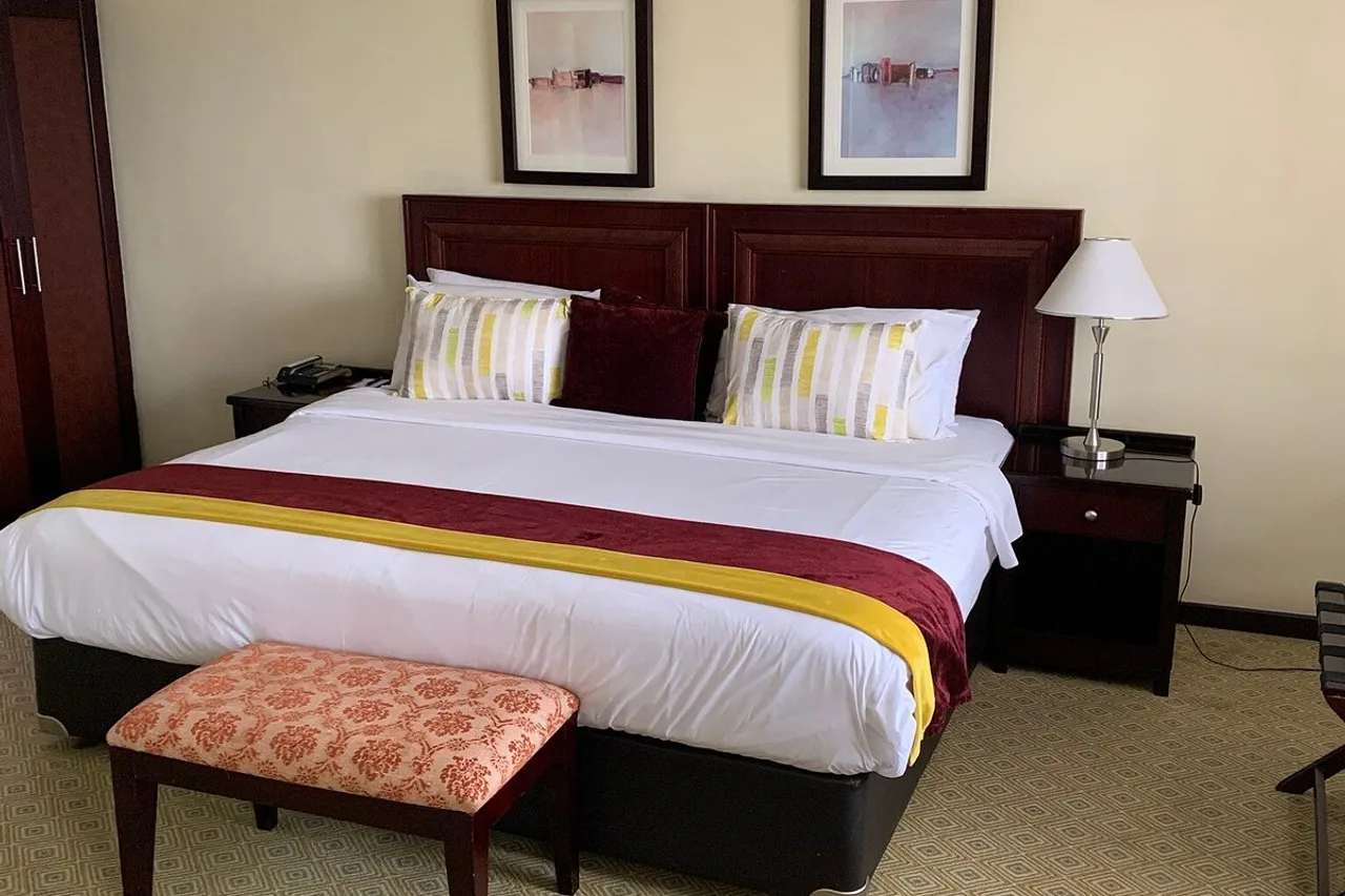 Cresta President Hotel — rooms and atmosphere