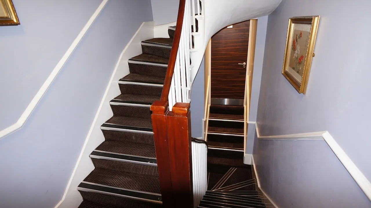 Crestfield Hotel — rooms and atmosphere