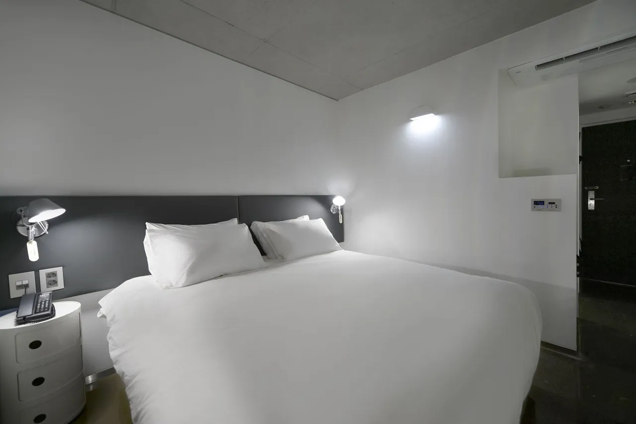 Creto Hotel Myeongdong — rooms and atmosphere