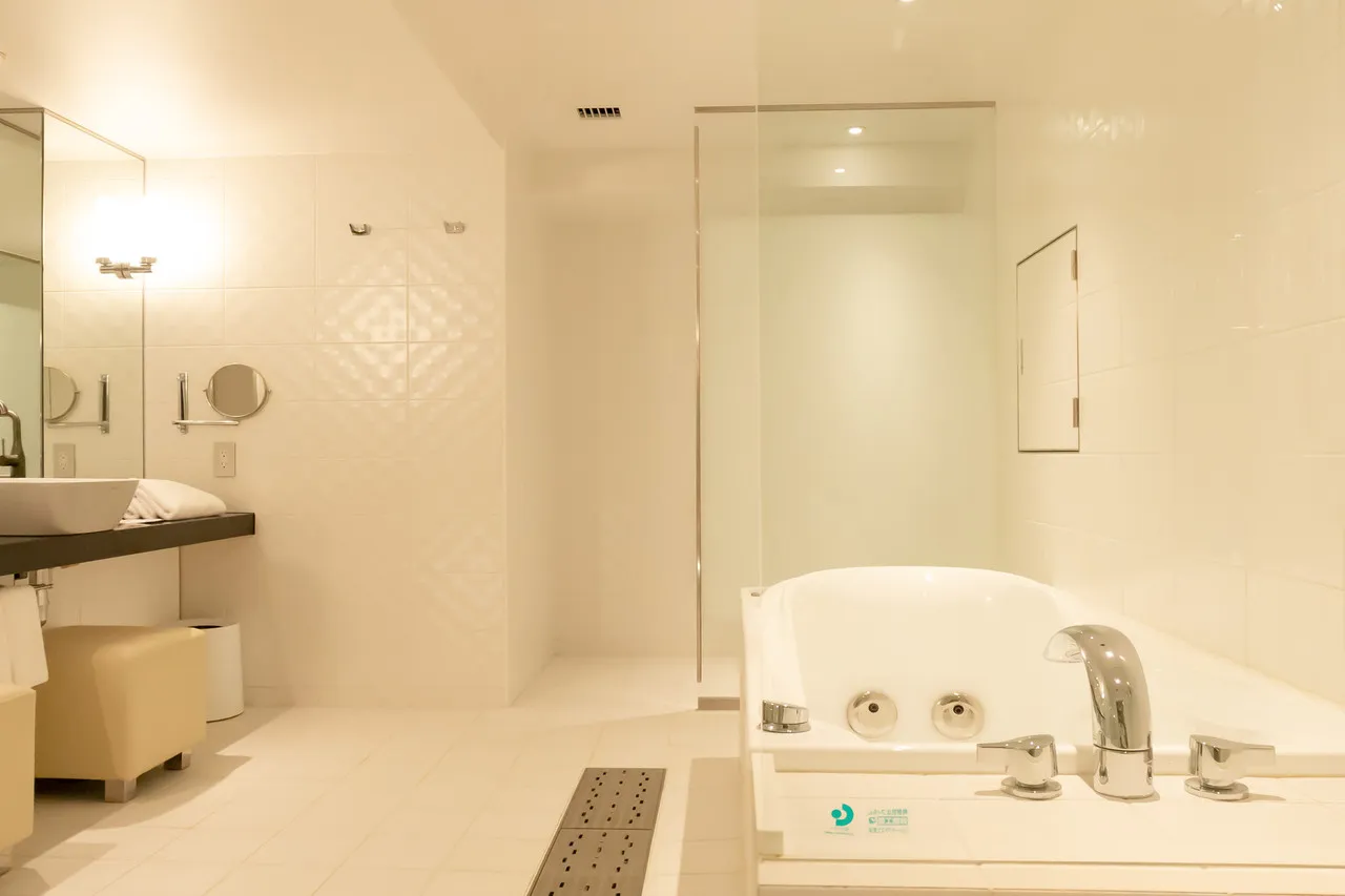 Cross Hotel Osaka — rooms and atmosphere