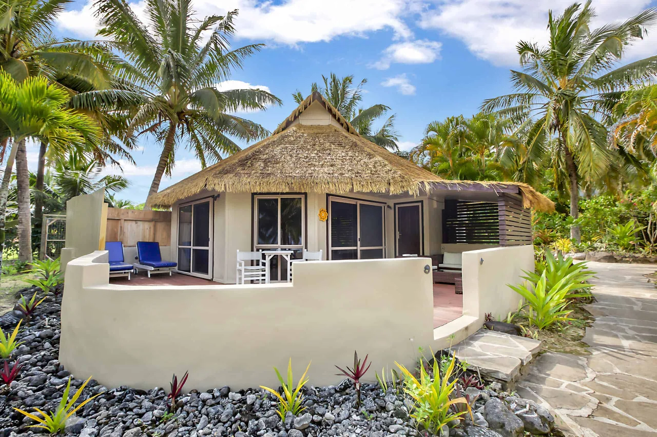 Crown Beach Resort &amp; Spa — rooms and atmosphere