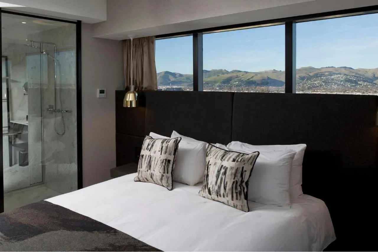 Crowne Plaza Christchurch by IHG — rooms and atmosphere