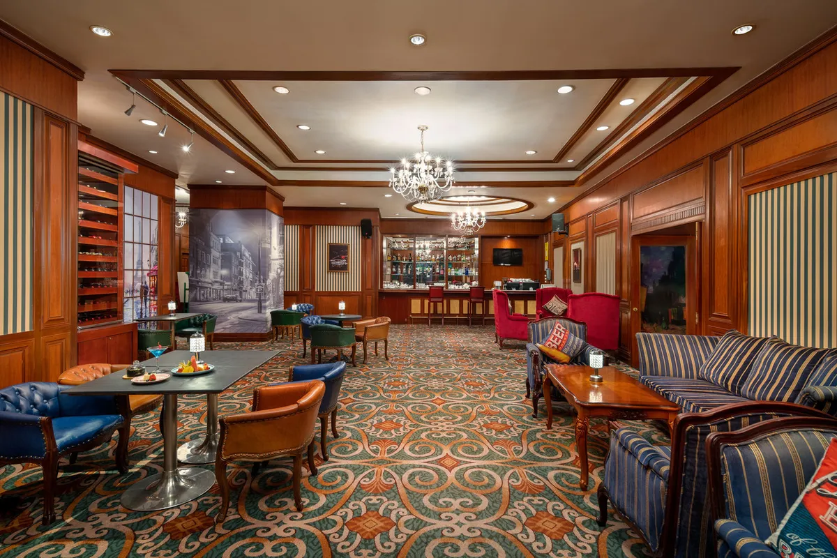 Crowne Plaza Hotel & Suites Landmark Shenzhen — rooms and atmosphere