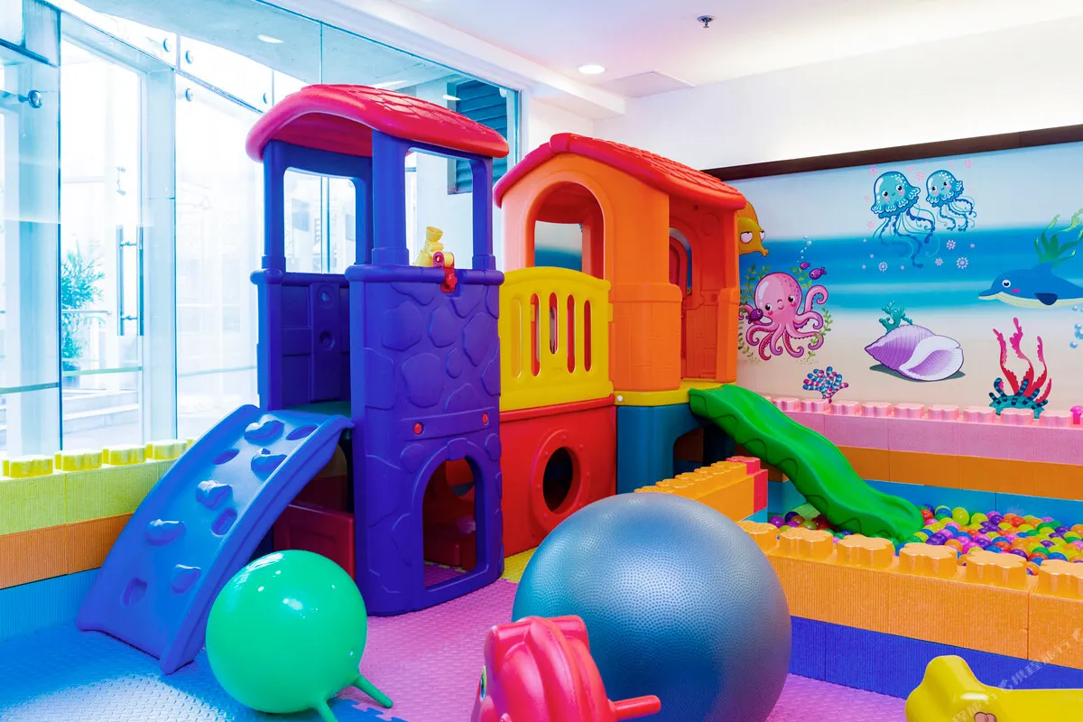 Crowne Plaza Hotel & Suites Landmark Shenzhen — rooms and atmosphere