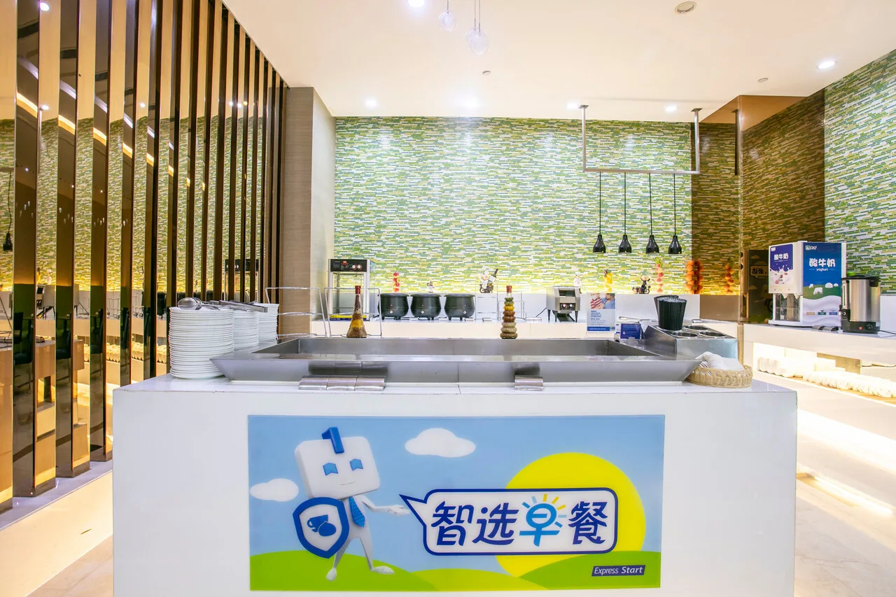 Crowne Plaza Luoyang — rooms and atmosphere