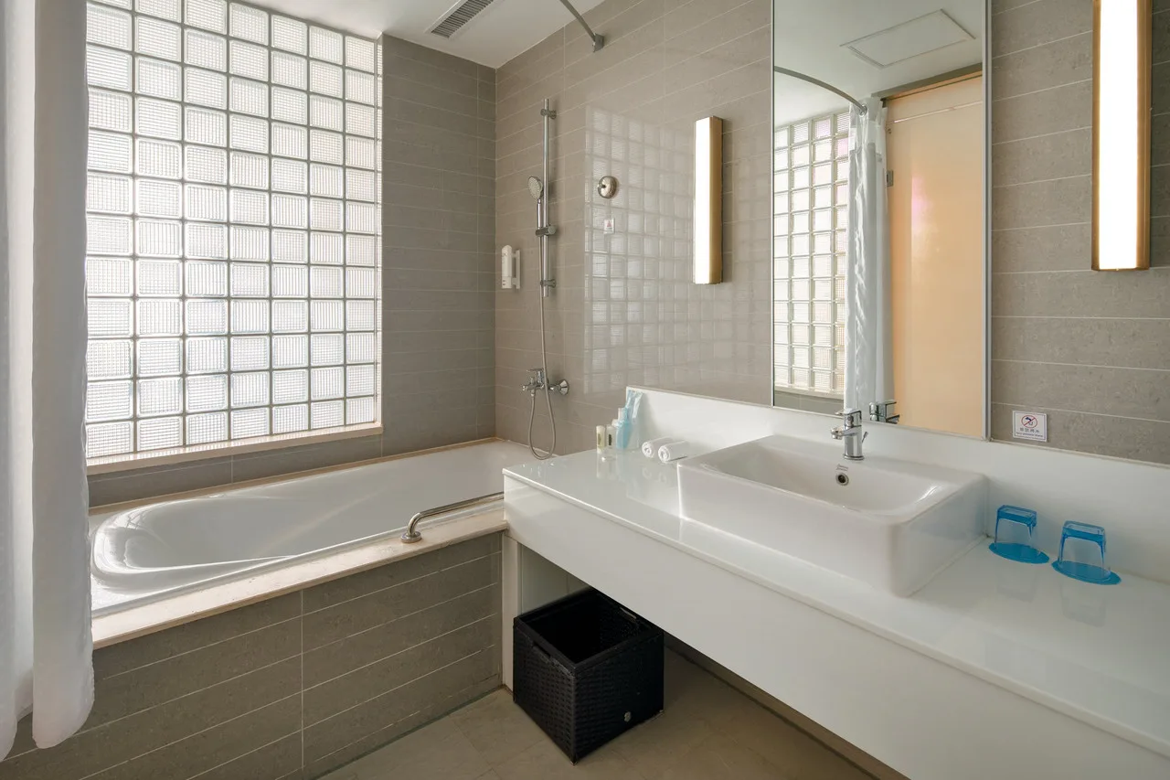 Crowne Plaza Luoyang — rooms and atmosphere