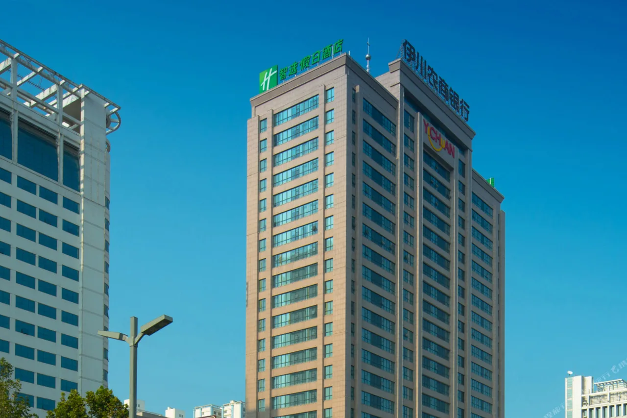 Crowne Plaza Luoyang — rooms and atmosphere