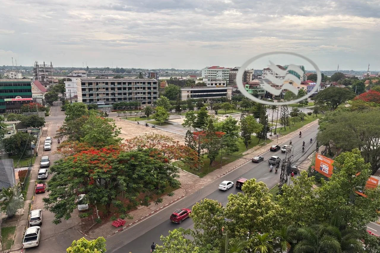 Crowne Plaza Vientiane — rooms and atmosphere