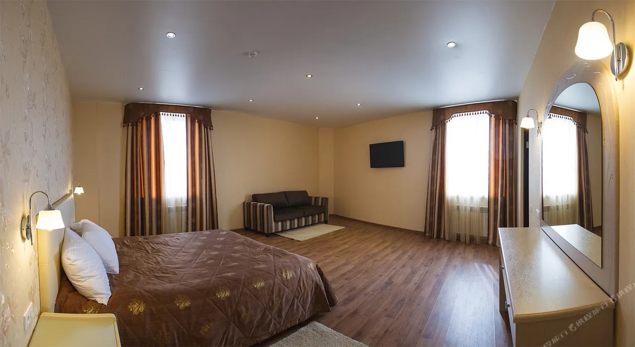 Crystal Hotel — rooms and atmosphere