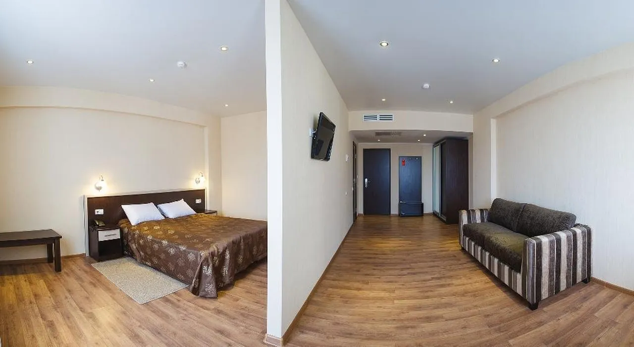 Crystal Hotel — rooms and atmosphere