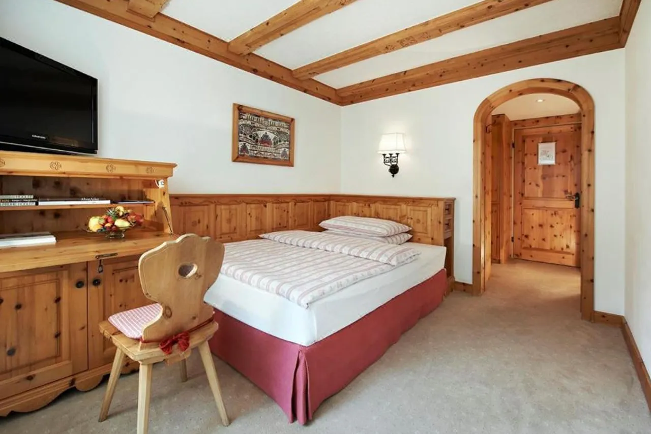 Crystal Hotel — rooms and atmosphere
