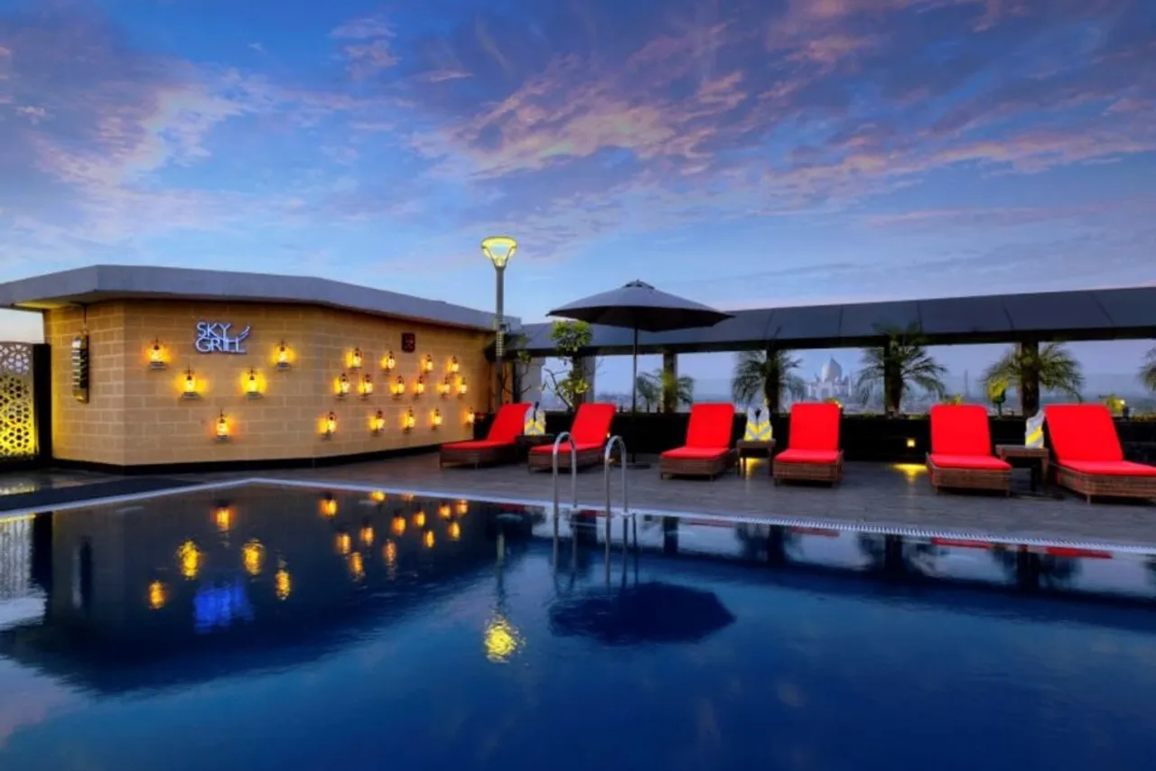 Crystal Sarovar Premiere Agra — rooms and atmosphere