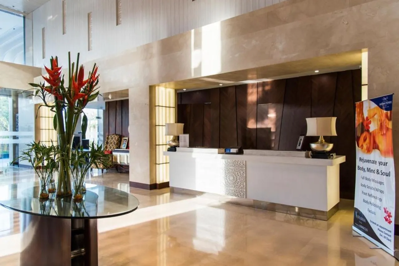 Crystal Sarovar Premiere Agra — rooms and atmosphere