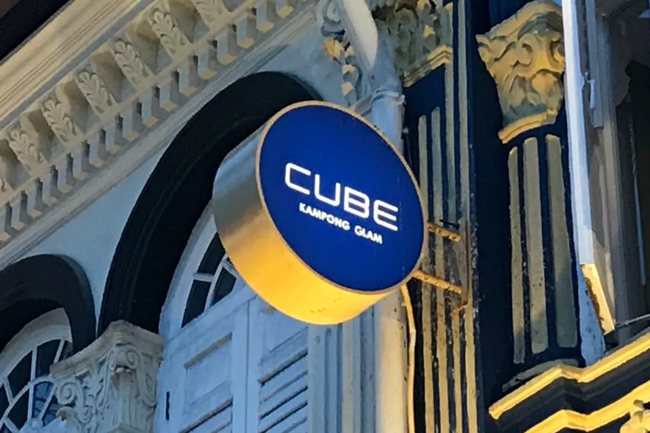 CUBE Boutique Capsule Hotel @ Kampong Glam — rooms and atmosphere