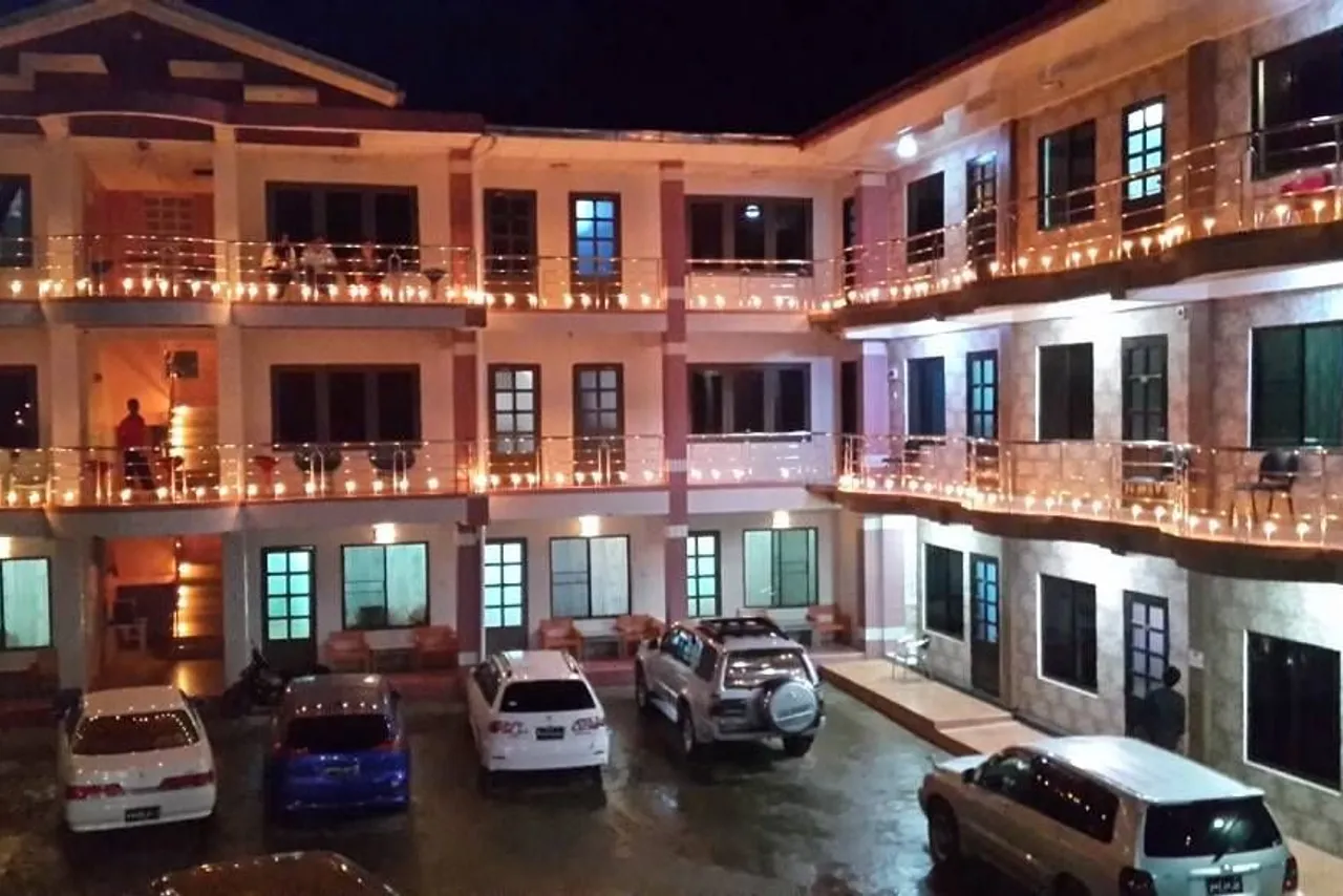 Dahlia Motel — rooms and atmosphere
