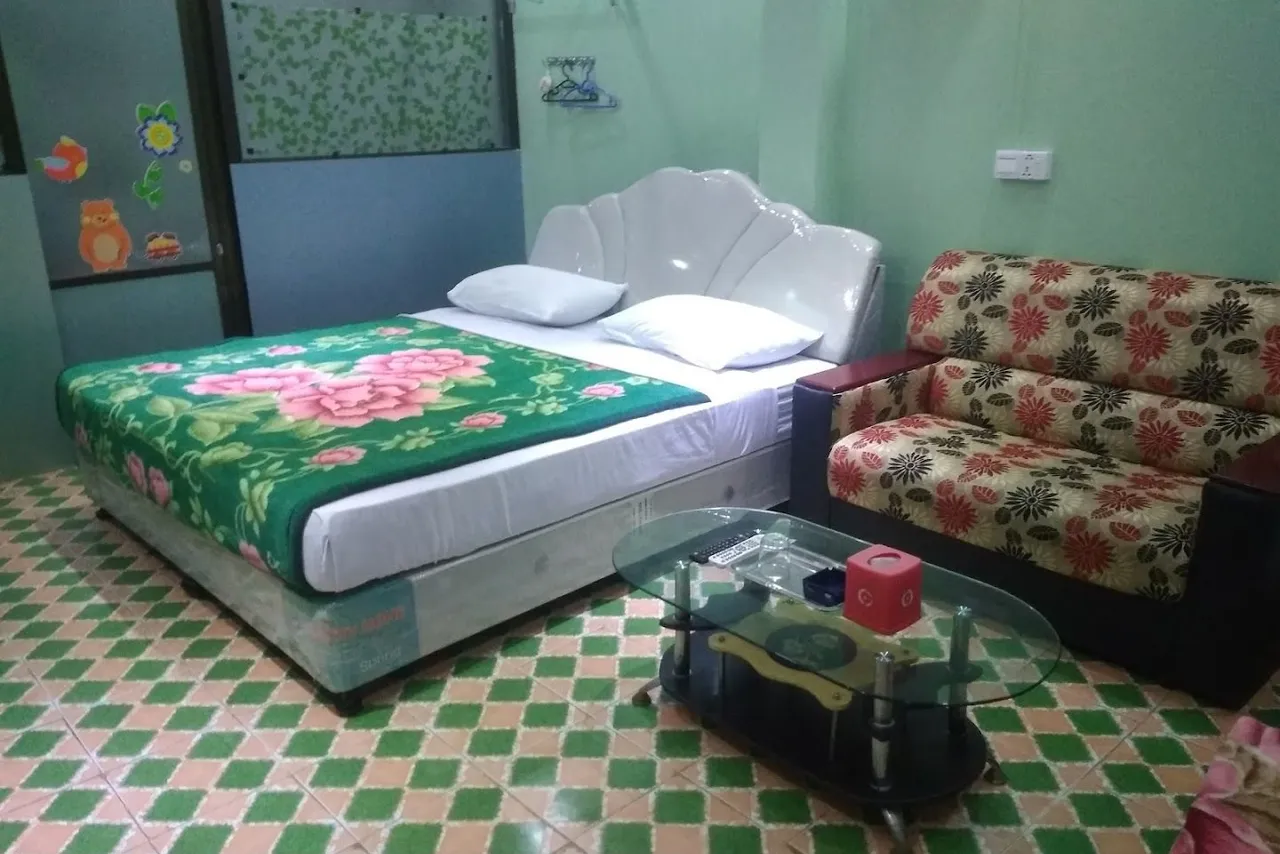 Dahlia Motel — rooms and atmosphere