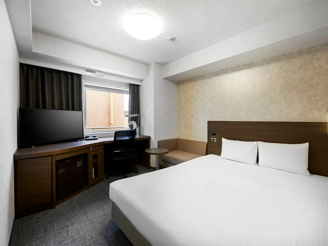 Daiwa Roynet Hotel Yokohama Kannai — rooms and atmosphere