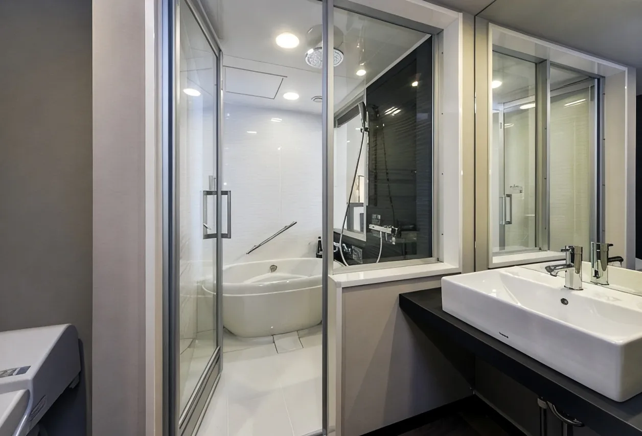 Daiwa Roynet Hotel Osaka Kitahama — rooms and atmosphere