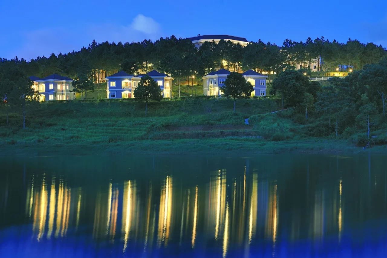 Dalat Edensee Lake Resort & Spa — rooms and atmosphere