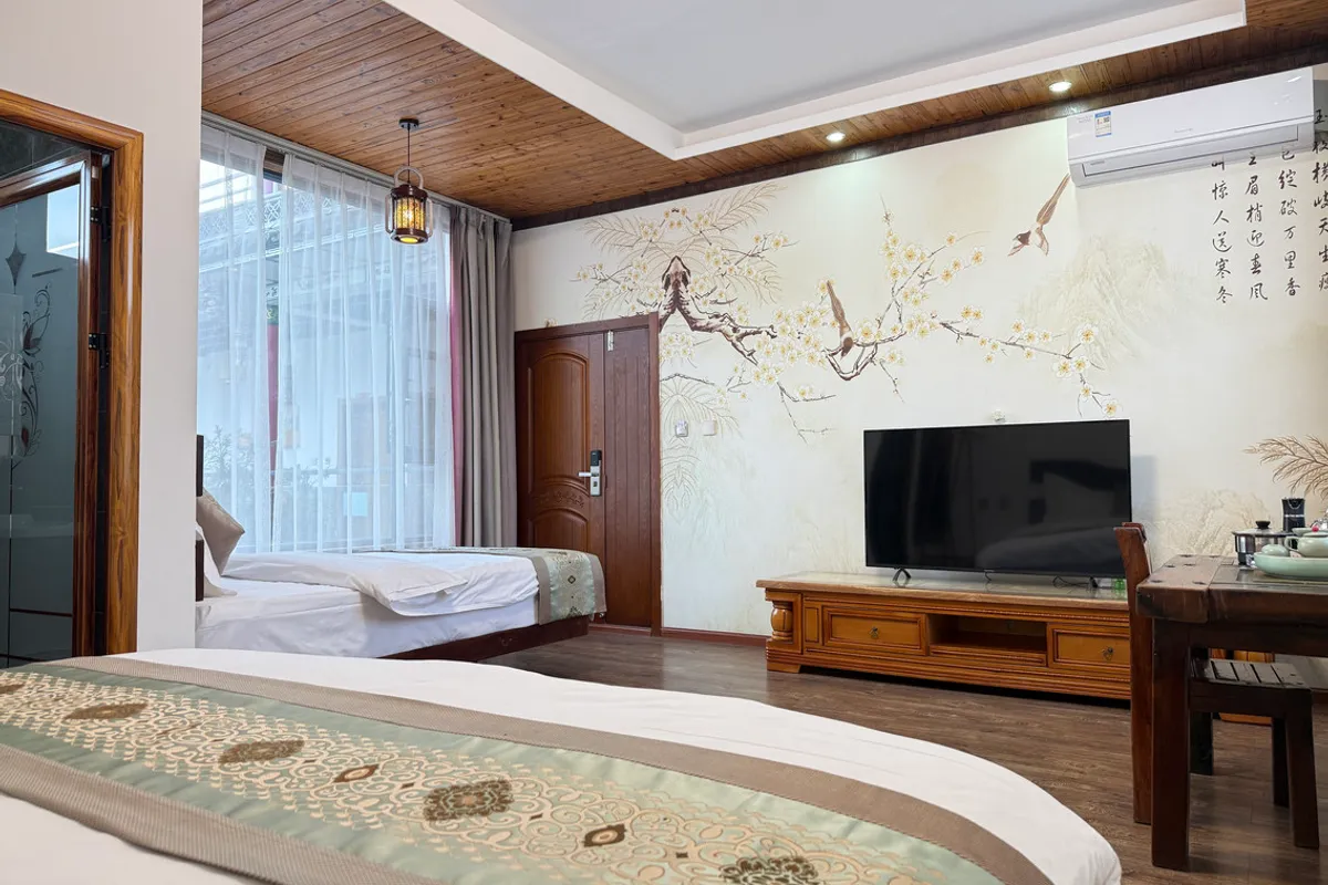 Dali Yunqi Chinese Inn — rooms and atmosphere