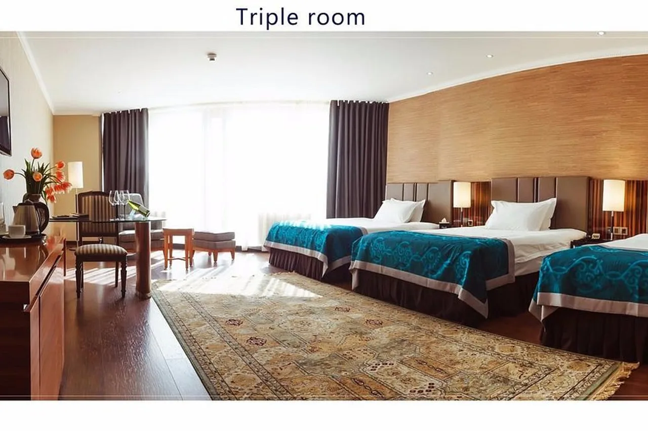 Damas International Hotel — rooms and atmosphere
