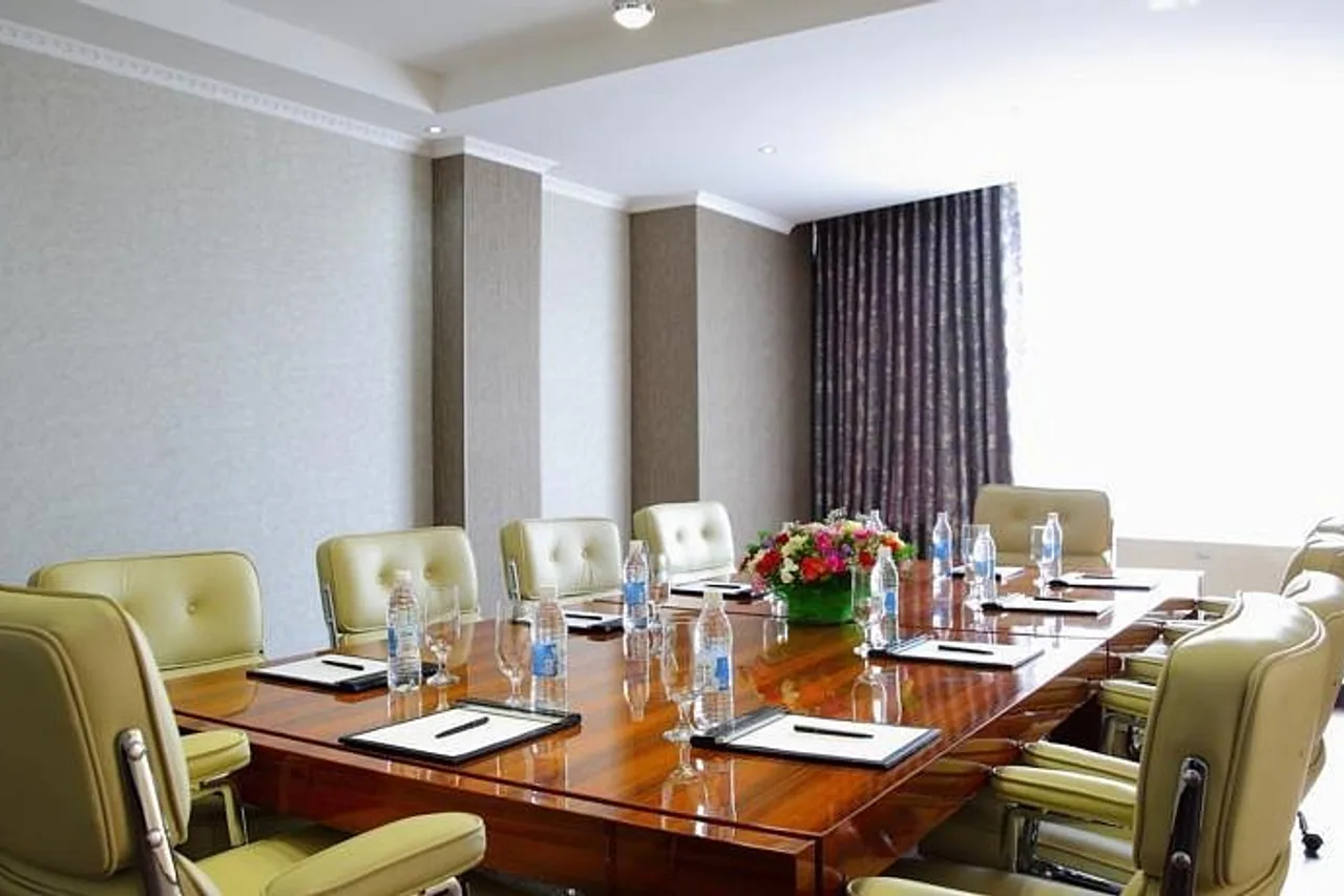 Damas International Hotel — rooms and atmosphere