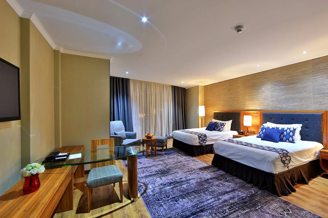 Damas International Hotel — rooms and atmosphere