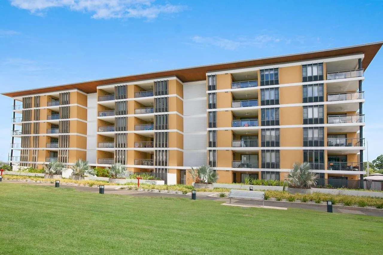 Darwin Waterfront Luxury Suites — rooms and atmosphere