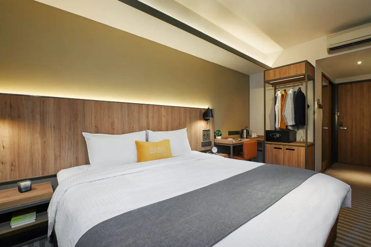 Dash Living Rochor — rooms and atmosphere